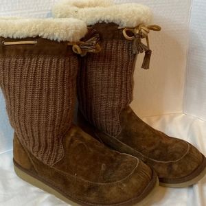 UGG SUBURB CROCHET BOOTS - SIZE 9 - GUC